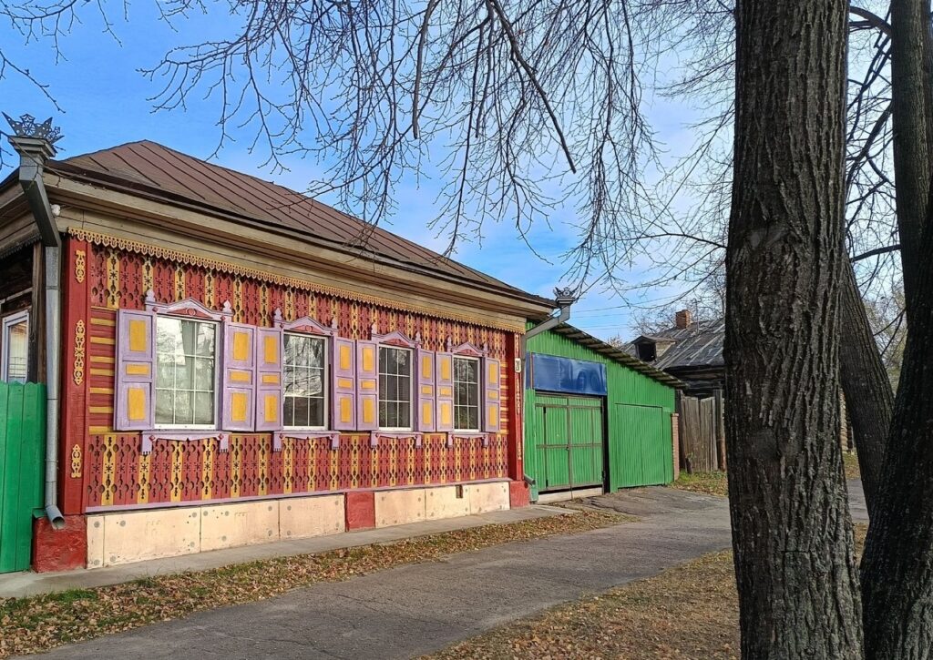 Колоритный домик на Карбышева