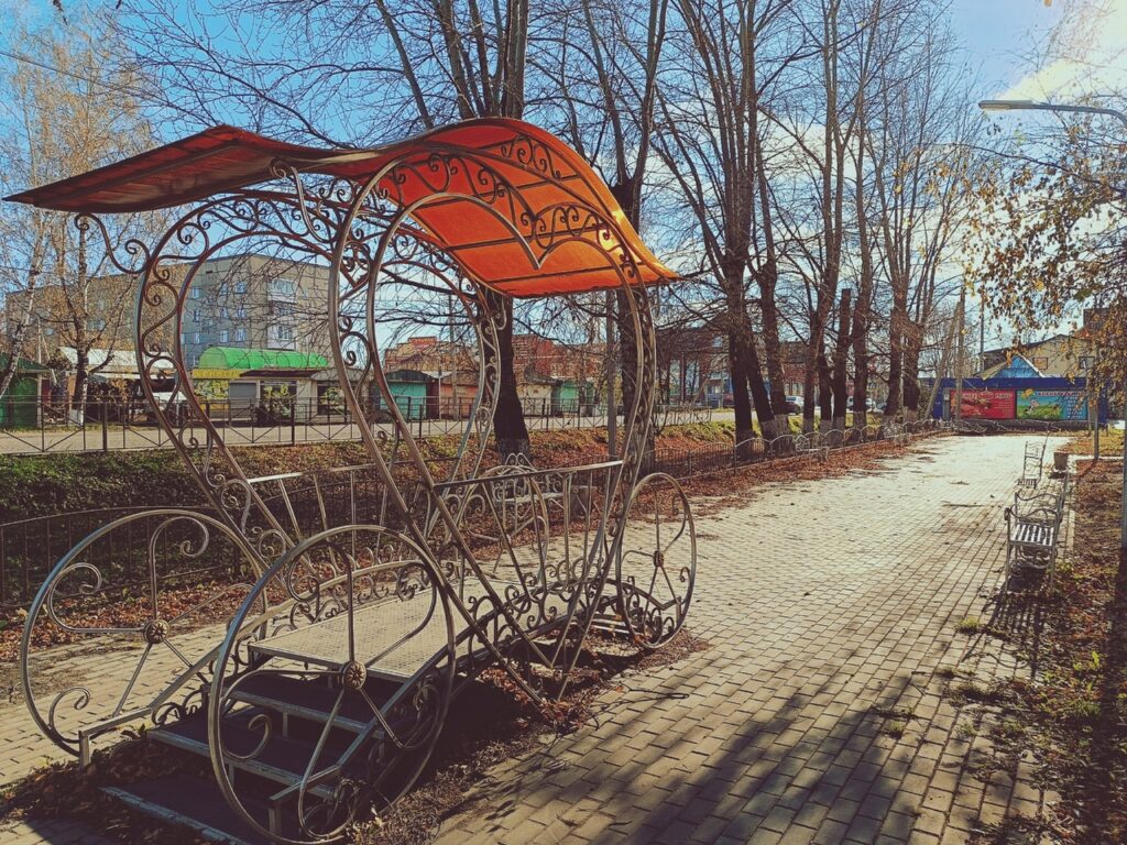 На Аллее новобрачных
