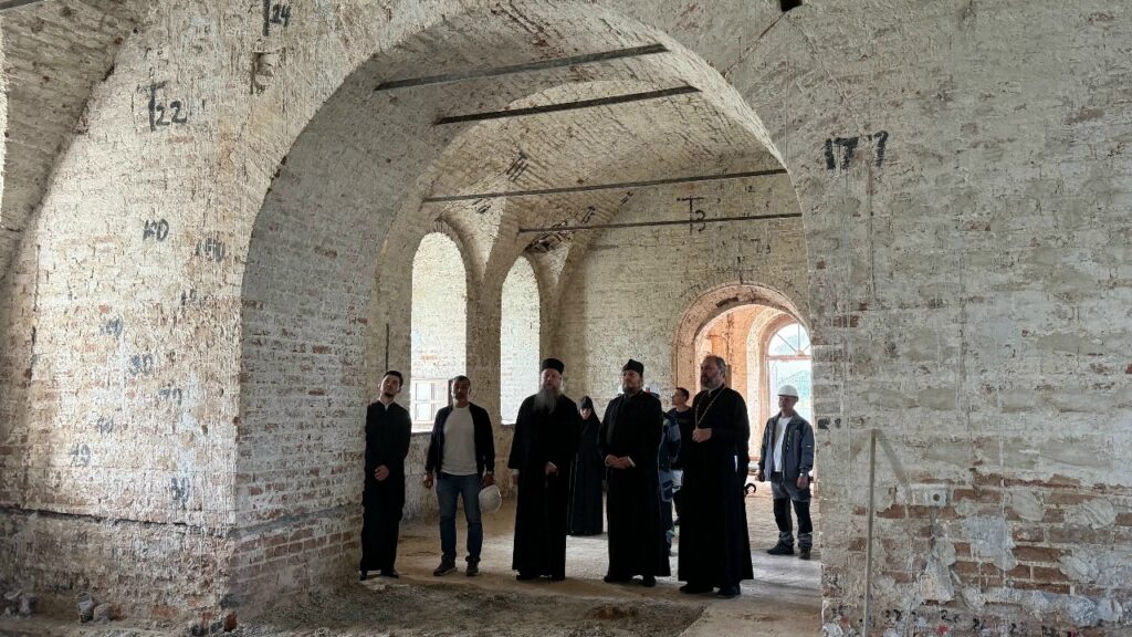 Митрополит и глава обменялись медалями Митрополит и глава обменялись медалями