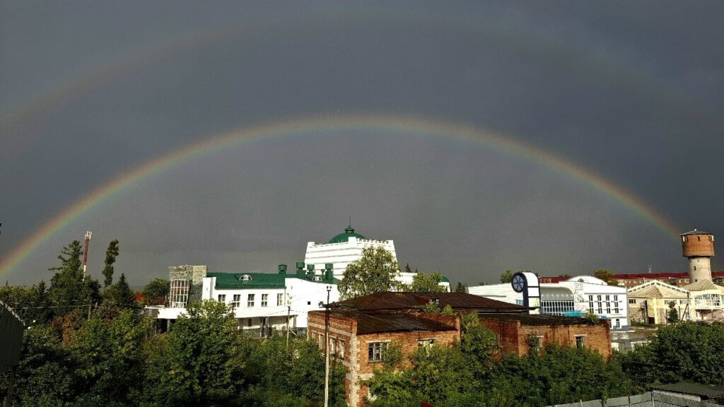 Радуга над Тарой, фото Евгения Захарова